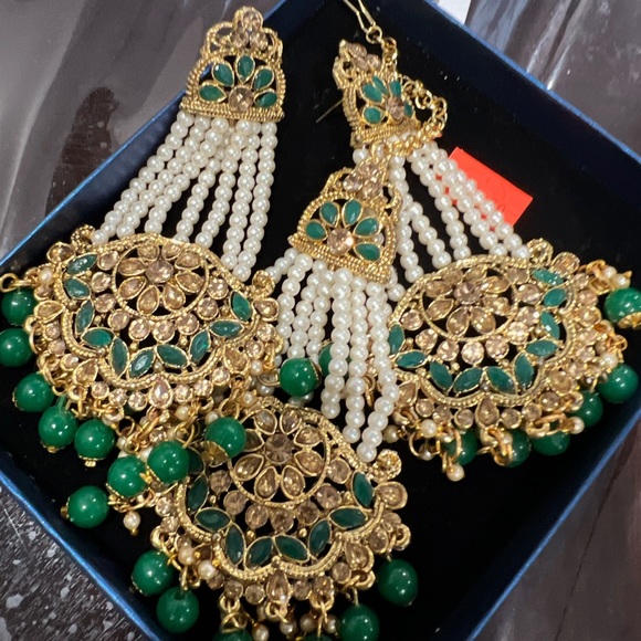 Mughal Style Earrings and Tikka Set - Picture 2 of 2